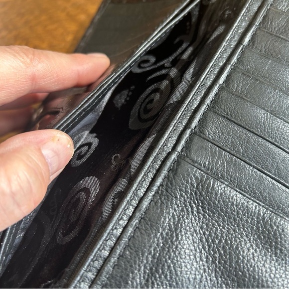 Brighton Black and Brown Leather Wallet - Picture 9 of 12